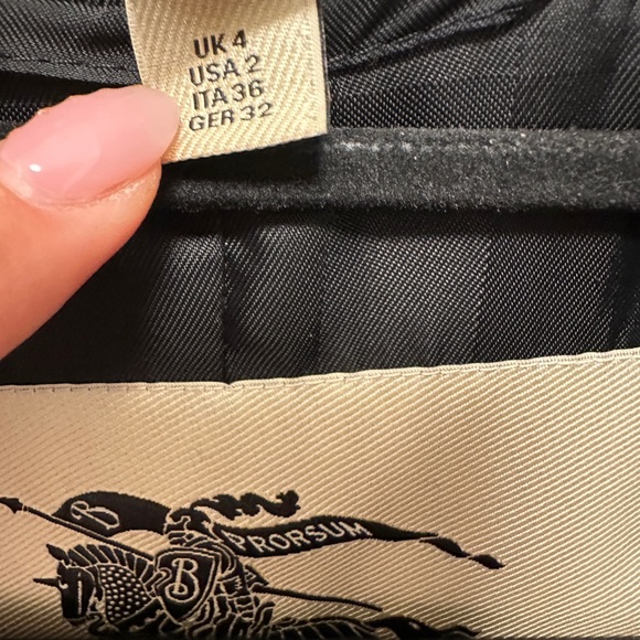 Like new Burberry Prosrum peacoat. Black wool/cashmere blend. - Picture 4 of 6